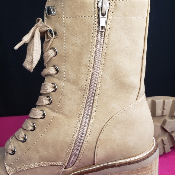 Dolce Vita DV 'Madey' Lug Sole Combat Boots - Women's size 7. 5 - Picture 6 of 9